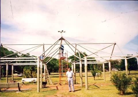 Calle del barrio con casas características